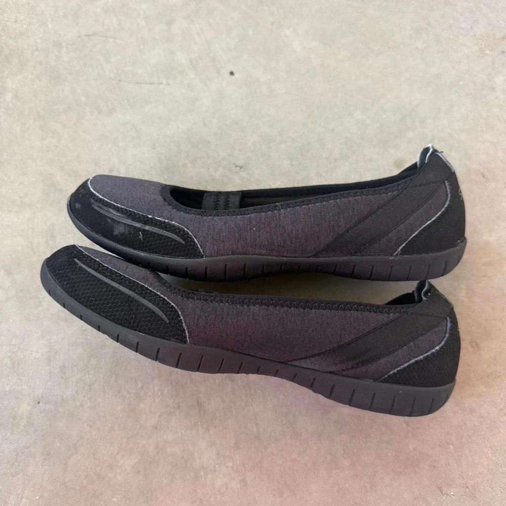 2000 Skechers Black & grey ballet flats with pink polka dot lining. Size: US 8